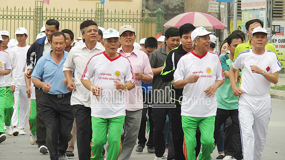 Người dân tham gia Giải chạy Olympic vì sức khỏe toàn dân huyện Hải Hậu (Ảnh chụp trước ngày 27-4-2021).