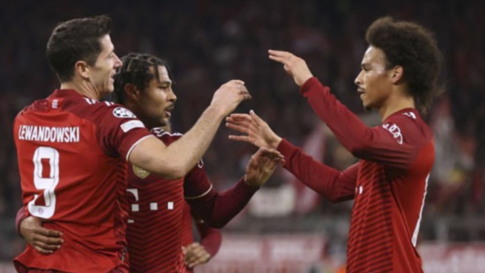 Bayern Munich giành vé vào vòng 1/8 Champions League.