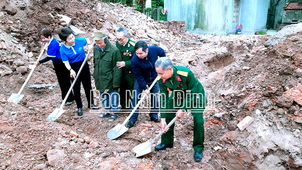 Hội chiến sĩ Thành cổ Quảng Trị năm 1972 của tỉnh và đơn vị tài trợ khởi công xây dựng nhà tặng hội viên Trần Đoàn Ngọ ở xã Hải Anh (Hải Hậu).