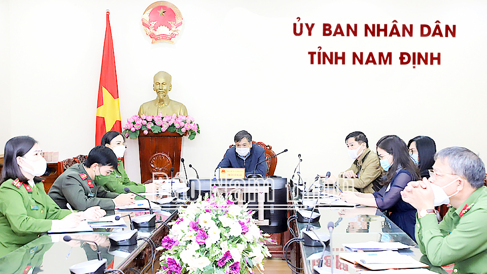 Đồng chí Trần Lê Đoài, Tỉnh ủy viên, Phó Chủ tịch UBND tỉnh và lãnh đạo các ngành dự hội nghị.