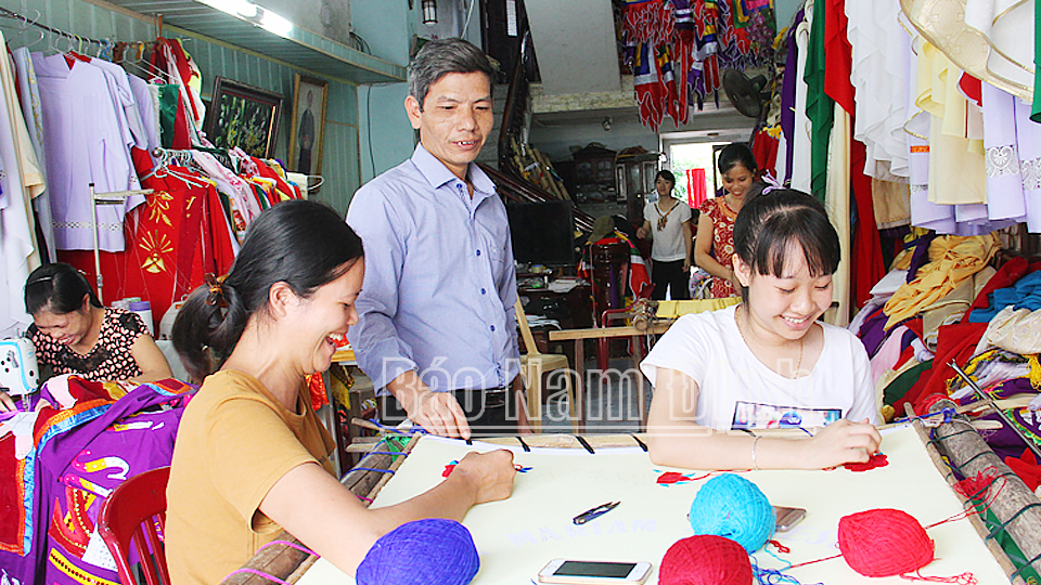 Làng nghề thêu Phú Nhai, xã Xuân Phương (Xuân Trường) được cập nhật thông tin trong bộ cơ sở dữ liệu làng nghề truyền thống.