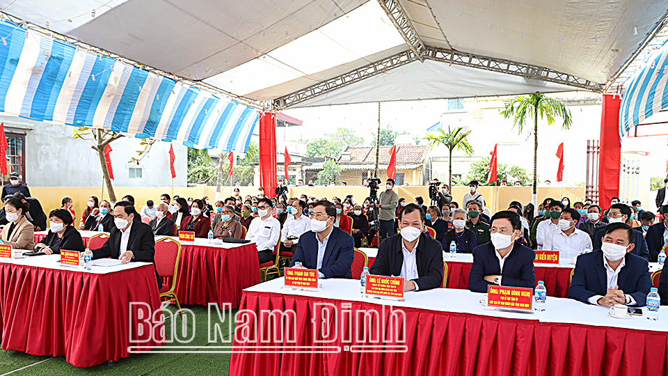 Các đại biểu dự Ngày hội Đại đoàn kết toàn dân tộc của khu dân cư Hồng Tiến, xã Nam Hồng (Nam Trực).