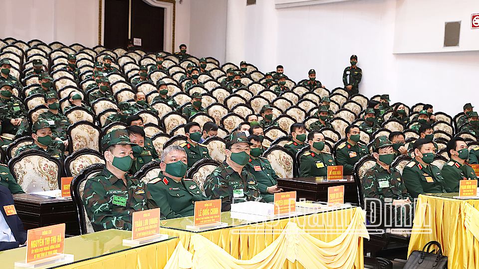 Các đồng chí lãnh đạo Bộ Quốc phòng, Quân khu và lãnh đạo tỉnh dự buổi khai mạc diễn tập KVPT tỉnh.