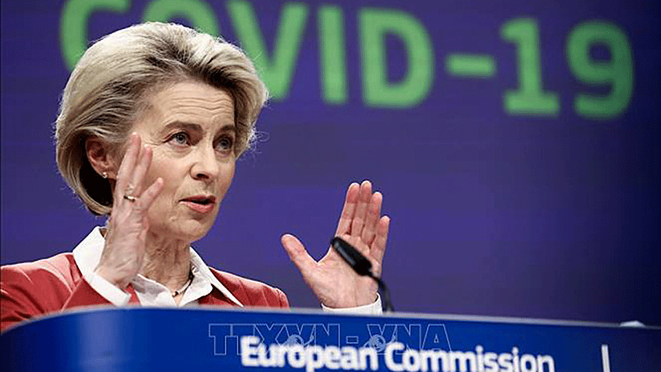 Chủ tịch Ủy ban châu Âu (EC) Ursula von der Leyen tại cuộc họp báo ở Brussels, Bỉ. (Ảnh: THX/TTXVN)