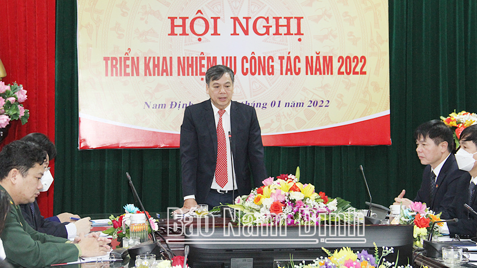 Đồng chí Trần Lê Đoài, TUV, Phó Chủ tịch UBND tỉnh phát biểu tại hội nghị.