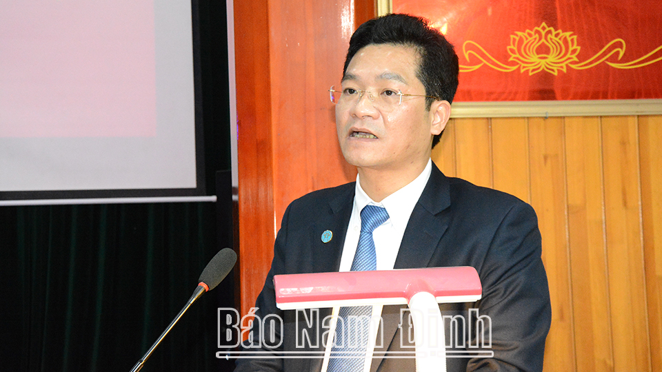 Đồng chí Trần Anh Dũng, Ủy viên Ban TVTU, Phó Chủ tịch Thường trực UBND  tỉnh phát biểu  tại hội nghị.