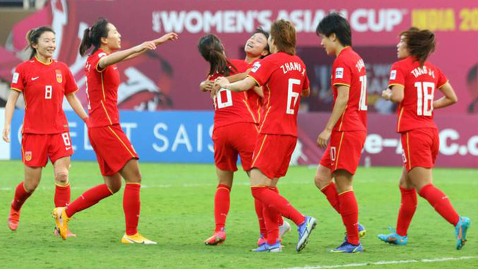 Các nữ tuyển thủ Trung Quốc ăn mừng bàn thắng quyết định phút thi đấu cuối cùng. (Ảnh: Getty)