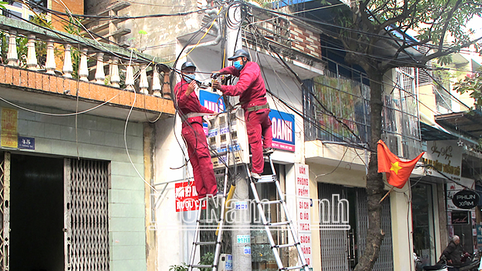 Chỉnh trang hệ thống cáp viễn thông đảm bảo thông tin liên lạc phục vụ hệ thống thông tin cơ sở.