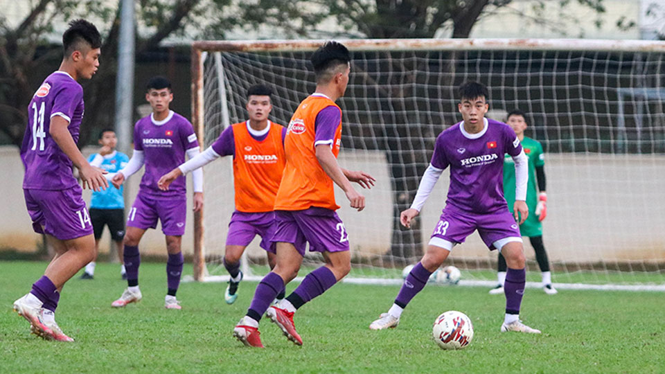 U23 Việt Nam tập trên sân Nipes (Campuchia) chuẩn bị cho Giải bóng đá U23 vô địch Đông Nam Á 2022. (Ảnh VFF )