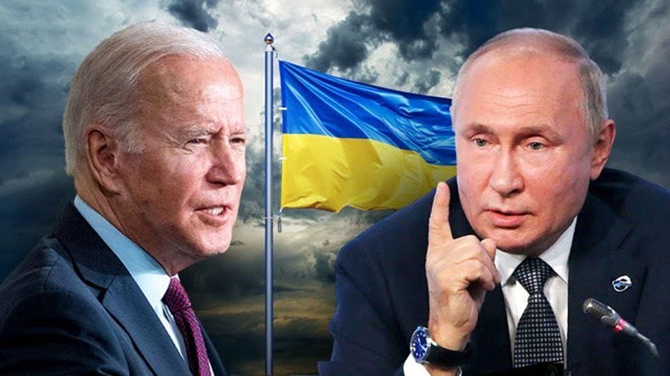 Tổng thống Mỹ Joe Biden (trái) điện đàm với Tổng thống Nga Vladimir Putin liên quan tới vấn đề Ukraine. (Ảnh: Fox News/Vietnam+)