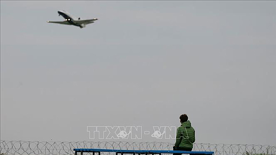 Máy bay cất cánh từ sân bay ở thủ đô Kiev, Ukraine. (Ảnh tư liệu: REUTERS/TTXVN)