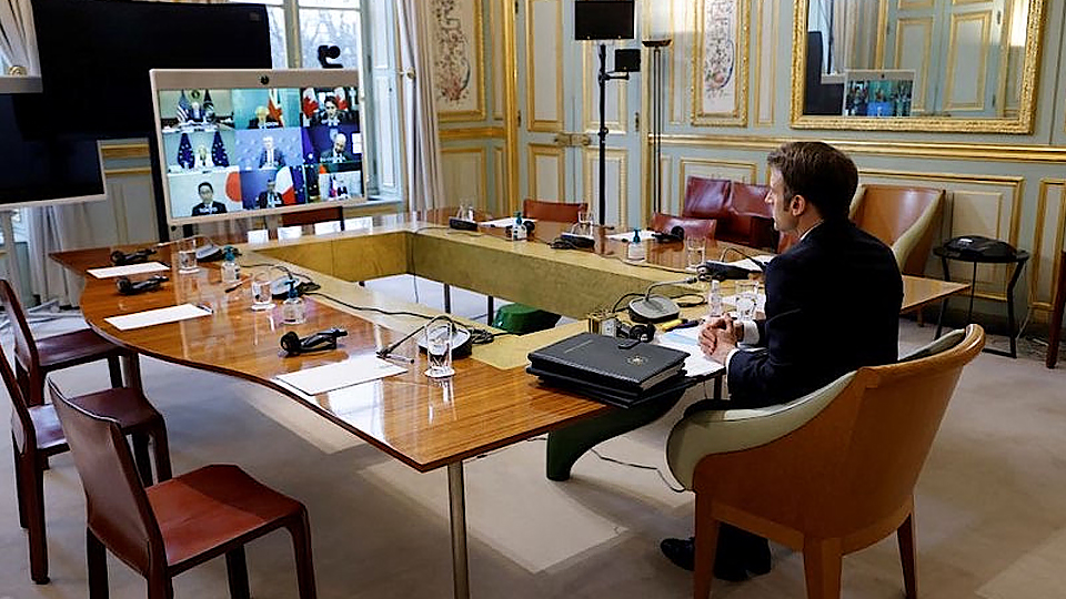 Tổng thống Pháp Emmanuel Macron và các nhà lãnh đạo G7 họp trực tuyến về Ukraine. (ẢNH: REUTERS)