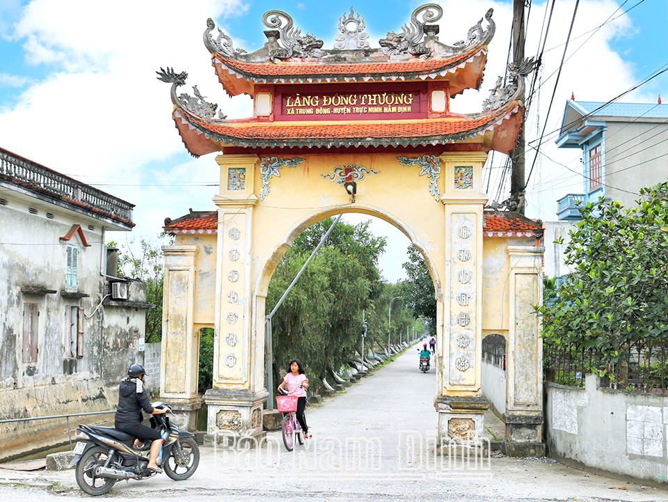 Cổng làng Thượng Đồng, xã Trung Đông (Trực Ninh).