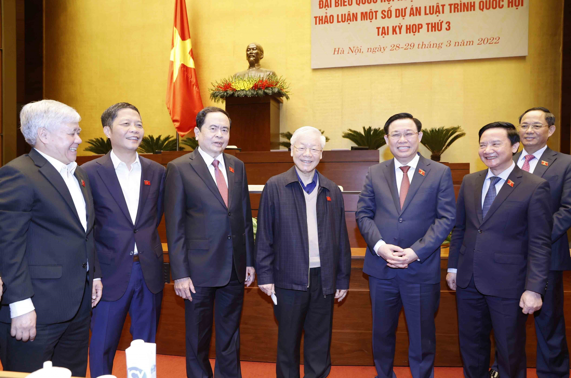 Tổng Bí thư Nguyễn Phú Trọng, Chủ tịch Quốc hội Vương Đình Huệ với các đại biểu dự hội nghị. Ảnh: Doãn Tấn - TTXVN