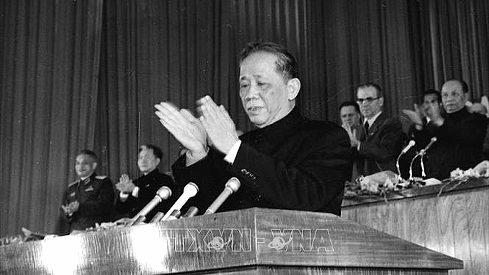 Đồng chí Lê Duẩn đọc Báo cáo chính trị tại Đại hội Đảng toàn quốc lần thứ IV, tổ chức tại Hà Nội từ 14 - 20/12/1976. Ảnh: Tư liệu TTXVN