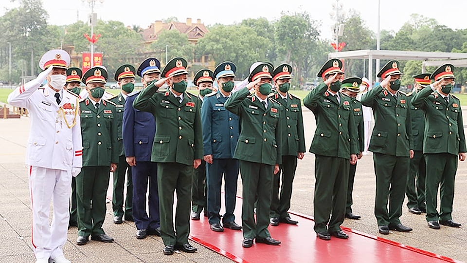 Đoàn đại biểu Quân đội nhân dân Việt Nam viếng Chủ tịch Hồ Chí Minh - Ảnh: VGP/Nhật Bắc