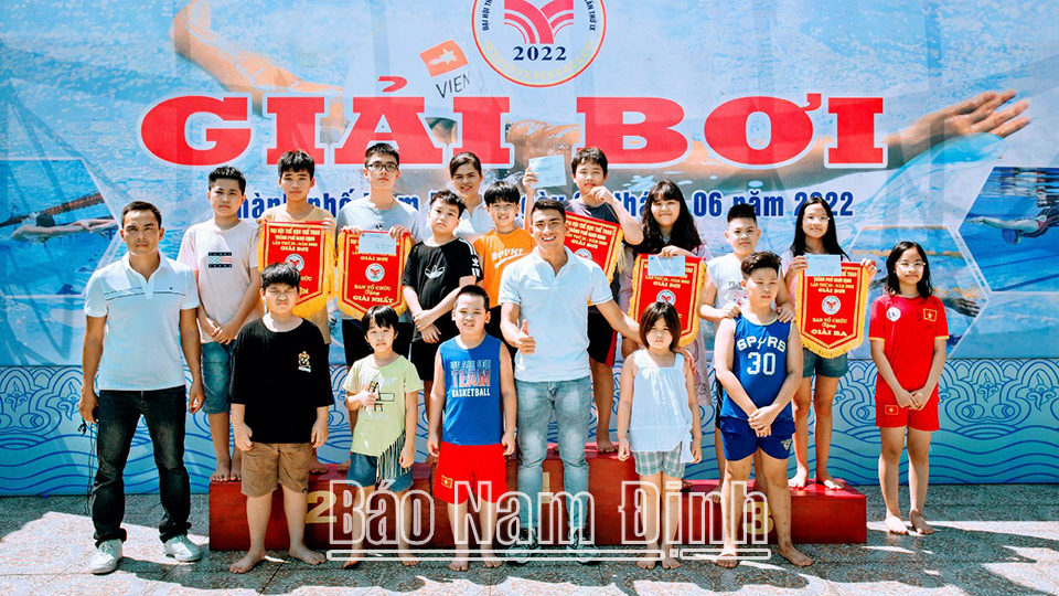 CLB bơi Nhà văn hóa thiếu nhi thành phố Nam Định có nhiều học viên tham gia và đoạt giải.