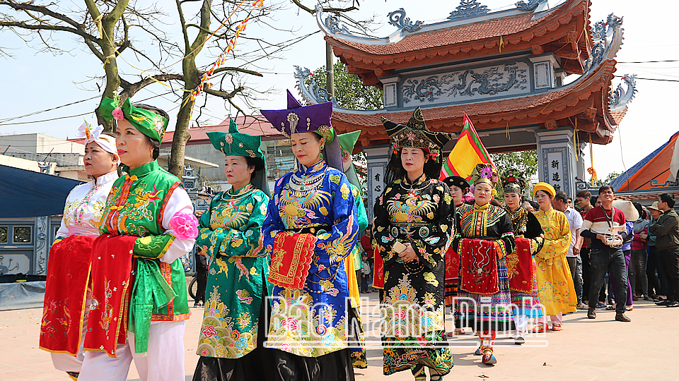 Lễ rước trong lễ hội chùa Đại Bi.