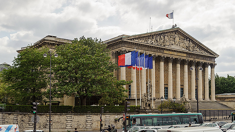 Hạ Viện Pháp có hai chức năng chính là lập pháp và giám sát hoạt động của Chính phủ.
