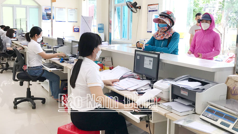 Bưu điện huyện Xuân Trường cung cấp nhiều dịch vụ công ích phục vụ nhân dân.