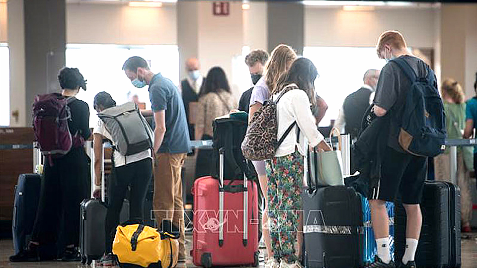 Hành khách tại sân bay ở Brandenburg, Đức. (Ảnh tư liệu: AFP/TTXVN)