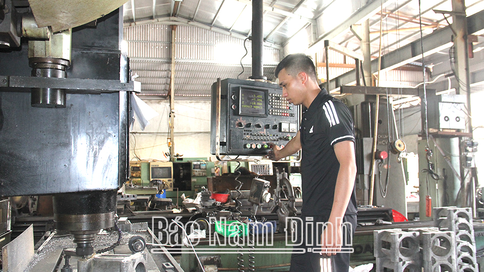 Một cơ sở sản xuất cơ khí tại thôn Bún, xã Mỹ Thịnh.  Bài và ảnh: Văn Trọng