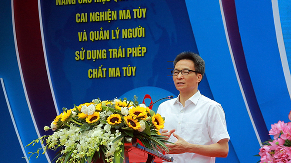 Phó Thủ tướng Chính phủ Vũ Đức Đam phát biểu tại lễ mít tinh.  Ảnh: VGP/Đình Nam