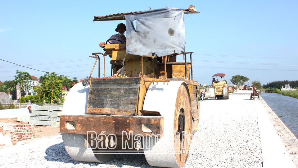 Thi công dự án đường Phú - Đài (đoạn từ tỉnh lộ 489 đến huyện lộ Bắc - Phong - Đài) góp phần phát triển toàn diện kinh tế - xã hội huyện Xuân Trường.