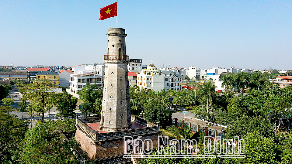Cột cờ Nam Định. Ảnh: VIếT DƯ