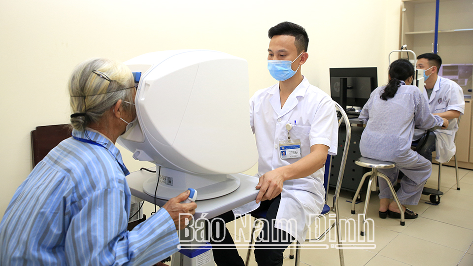 Bệnh viện Mắt Nam Định triển khai nhiều kỹ thuật mới, nâng cao chất lượng khám, chữa bệnh cho người có thẻ bảo hiểm y tế.