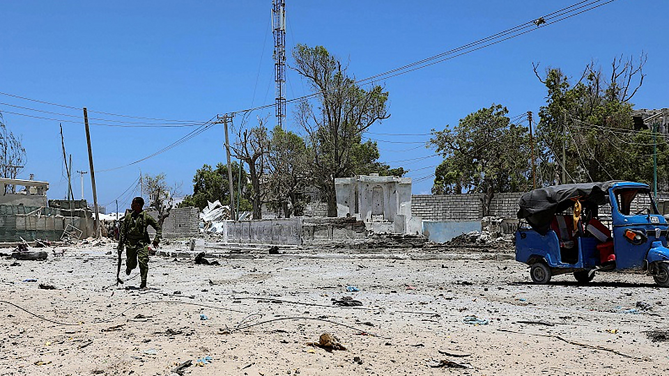 Binh sĩ Somalia trong cuộc đụng độ với các tay súng nhóm Al-Shabaab ở Mogadishu, Somalia, ngày 23/3/2019. (Ảnh: Reuters)