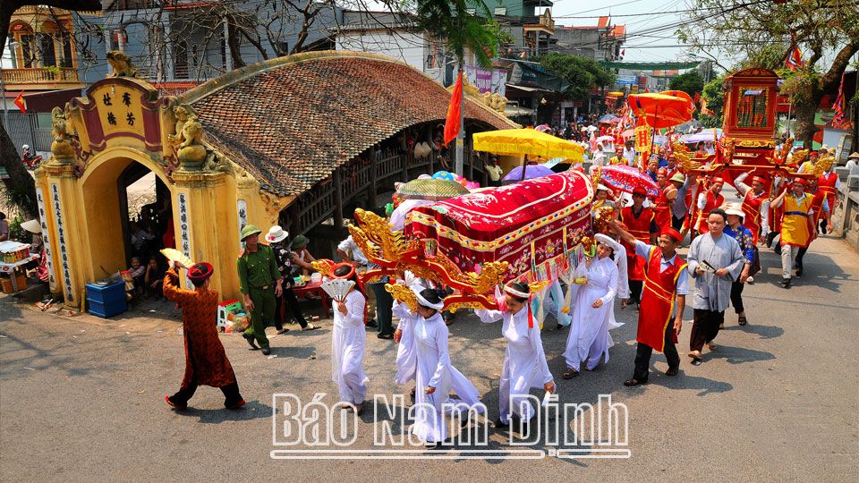 Rước trong hội chùa Lương Hải Hậu.  Ảnh: Chu Thế Vĩnh