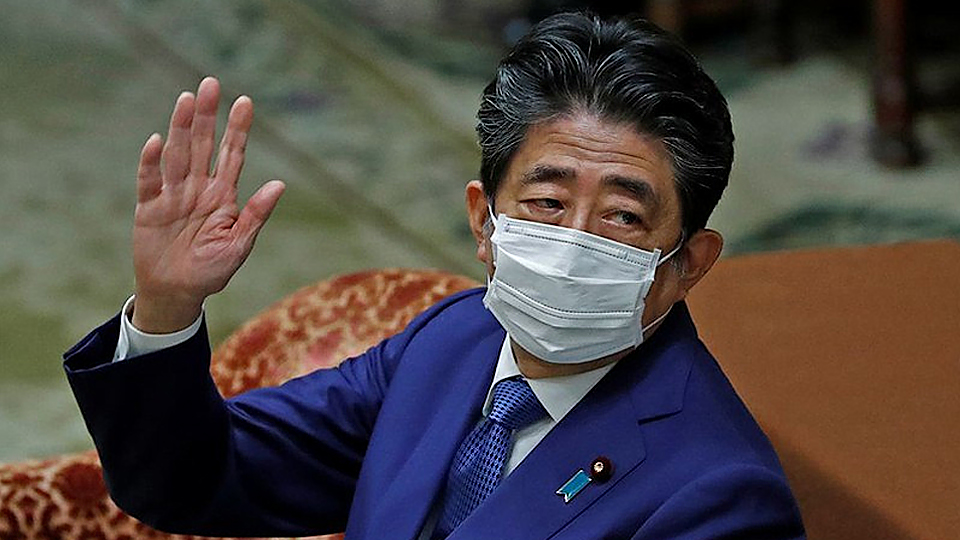 Ông Abe Shinzo tham gia phiên họp của Hạ viện Nhật Bản, ngày 25/12/2020. (Ảnh: Reuters)