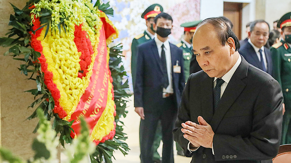 Chủ tịch nước Nguyễn Xuân Phúc đến ghi sổ tang tưởng niệm cố Thủ tướng Abe Shinzo