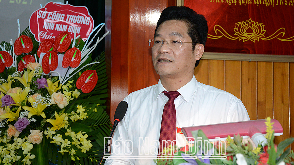 Đồng chí Trần Anh Dũng, Ủy viên Ban TVTU, Phó Chủ tịch Thường trực UBND tỉnh phát biểu chỉ đạo đại hội.