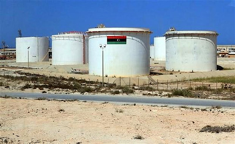 Bể chứa tại cơ sở khai thác dầu Brega, cách thành phố Benghazi của Libya 270km về phía Tây. (Ảnh: AFP/TTXVN) 