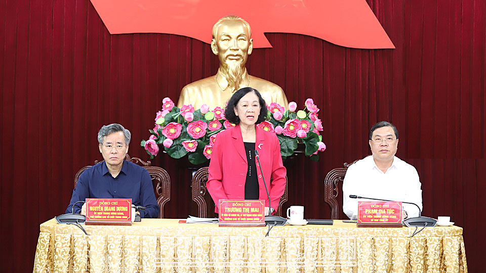 Đồng chí Trương Thị Mai, Ủy viên Bộ Chính trị, Bí thư Trung ương Đảng, Trưởng Ban Tổ chức Trung ương phát biểu tại buổi làm việc với Ban TVTU.