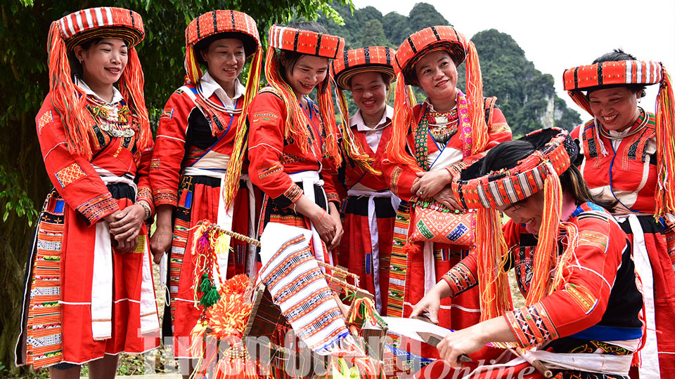 Văn hóa thổ cẩm của người Pà Thẻn, xã Hồng Quang, Lâm Bình. Ảnh: Quang Hòa.