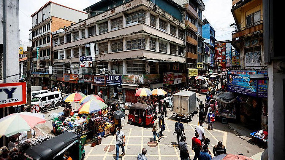 Khu thương mại ở thủ đô Colombo của Sri Lanka. (Ảnh REUTERS)