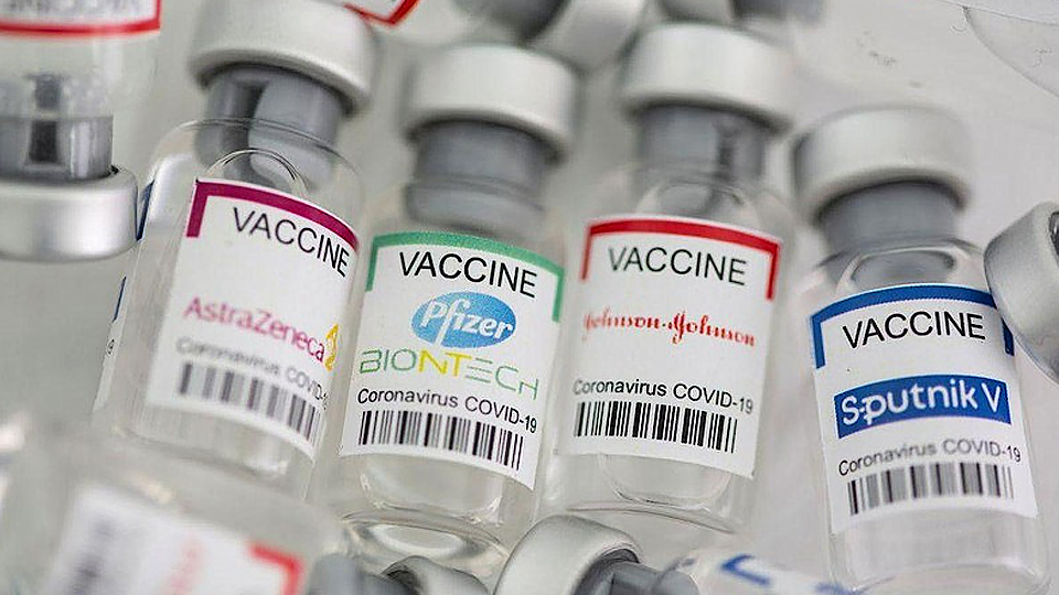 Ảnh minh họa các loại vaccine ngừa Covid-19. (Ảnh: Reuters)