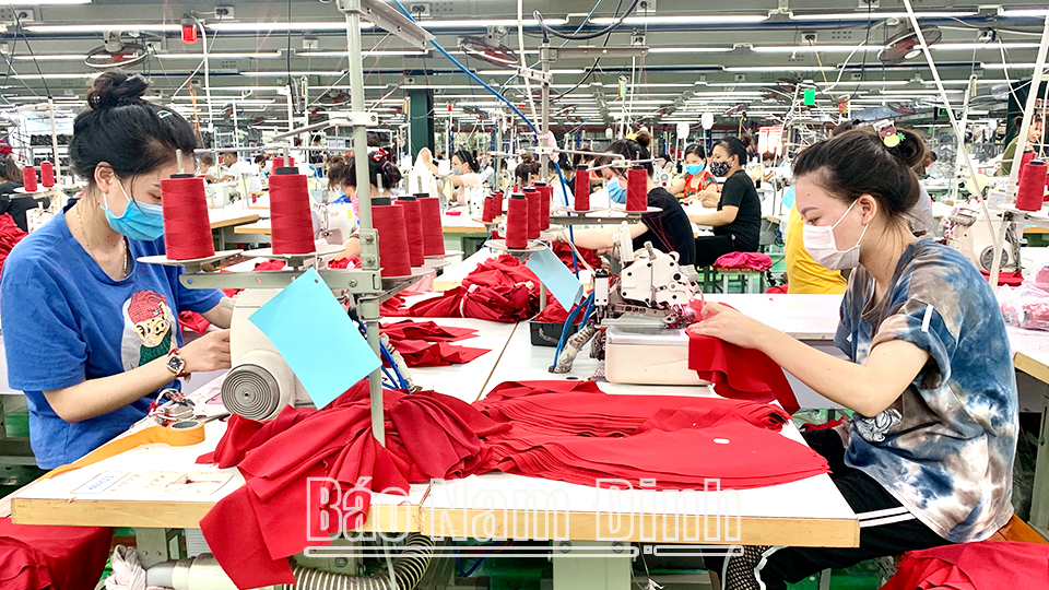 Sản xuất tại Công ty TNHH Kiara Garments VietNam (Trực Ninh). Ảnh: Thanh Thúy