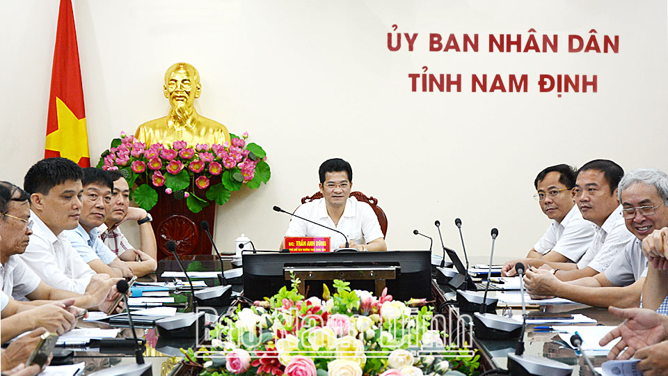 Đồng chí Trần Anh Dũng, Ủy viên Ban TVTU, Phó Chủ tịch Thường trực UBND tỉnh tham dự hội nghị tại điểm cầu tỉnh Nam Định.