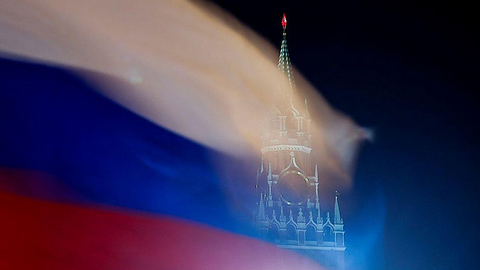 Ảnh minh họa: Quốc kỳ Nga và Tháp Spasskaya của Điện Kremlin ở Moskva, Nga ngày 27/2/2019. (Ảnh: REUTERS)