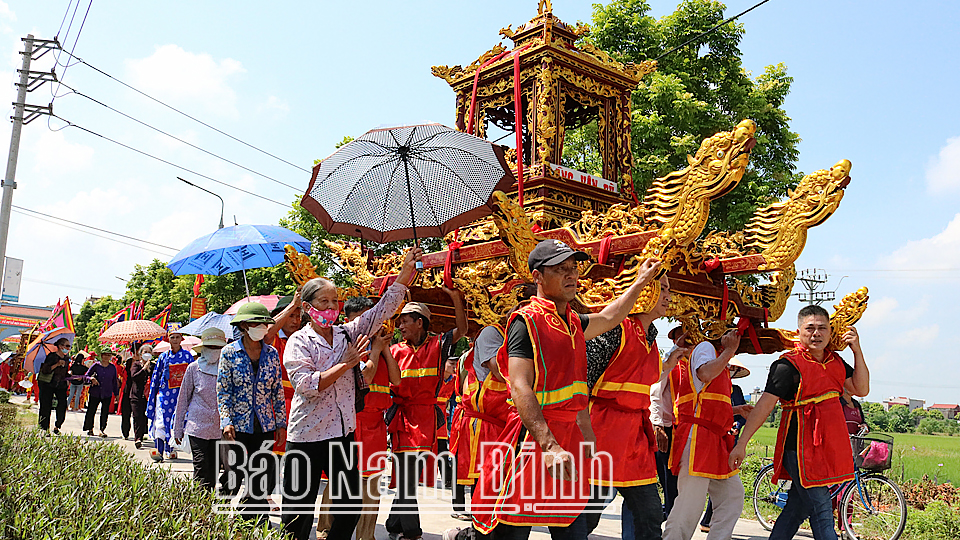 Rước kiệu trong lễ hội Đền Xám năm 2022.