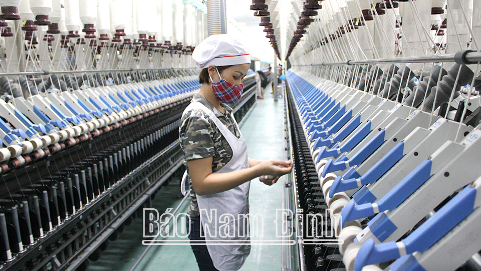 Sản xuất nguyên liệu ngành dệt may tại Công ty TNHH Yulun, Khu công nghiệp Bảo Minh (Vụ Bản).