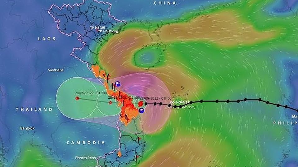 Bão Noru đổ bộ lúc 4 giờ sáng nay, tâm bão nằm giữa Đà Nẵng - Quảng Nam.