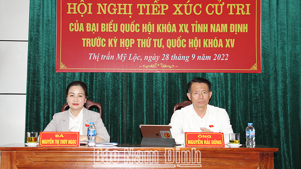 Các đại biểu Quốc hội tiếp xúc cử tri huyện Mỹ Lộc.