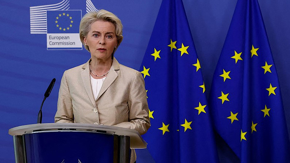 Chủ tịch Ủy ban châu Âu Ursula von der Leyen phát biểu tại họp báo ở Brussels, Bỉ, ngày 28/9/2022. (Ảnh: Reuters)