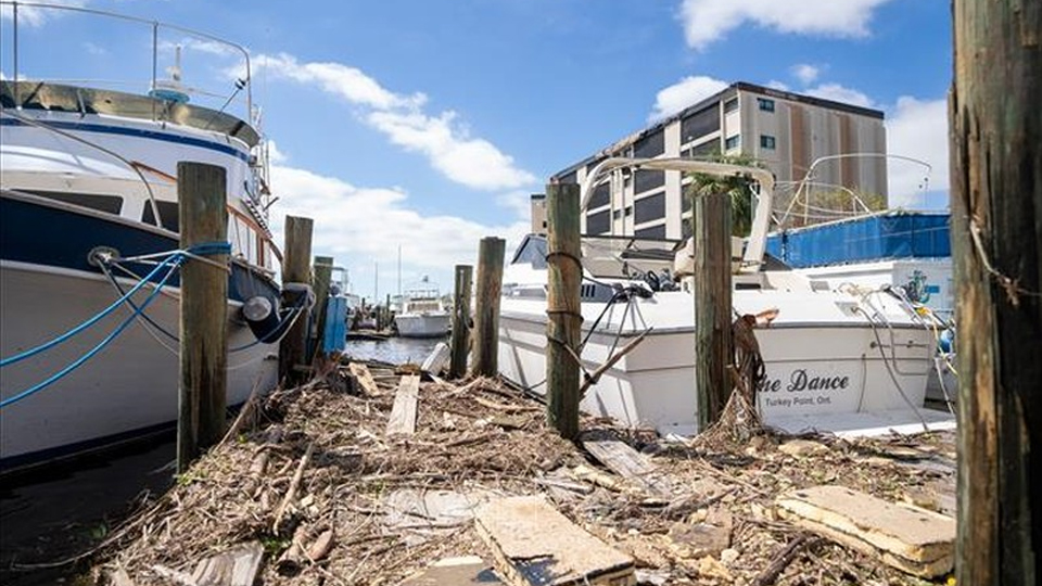 Cảnh đổ nát sau bão Ian ở Fort Myers, bang Florida (Mỹ) ngày 29/9/2022. (Ảnh: THX/TTXVN)