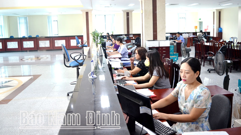 Tỷ lệ khách hàng đến giao dịch trực tiếp tại quầy ở Kho bạc Nhà nước Nam Định gần như không có.